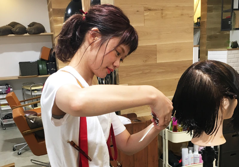 美容師スタイリスト｜福利厚生充実♪JR亀有駅北口徒歩4分の駅チカで働きやすい職場